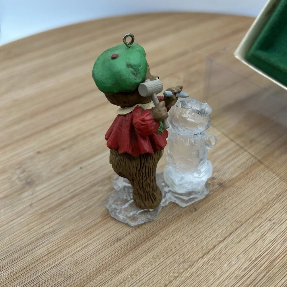 Hallmark The‎ Ice Sculptor Artist Christmas Bear Ornament MINT in Box 1981